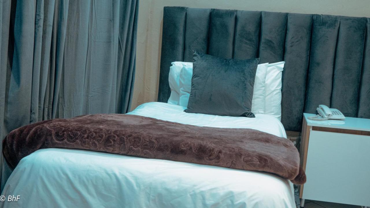 Henry George Guest House Претория Екстериор снимка