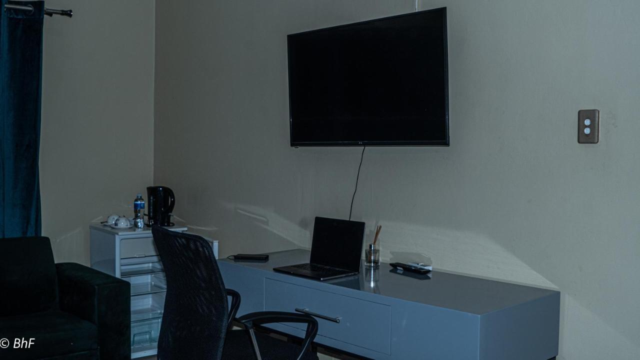 Henry George Guest House Претория Екстериор снимка