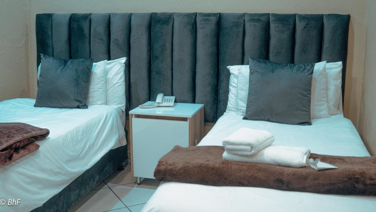Henry George Guest House Претория Екстериор снимка