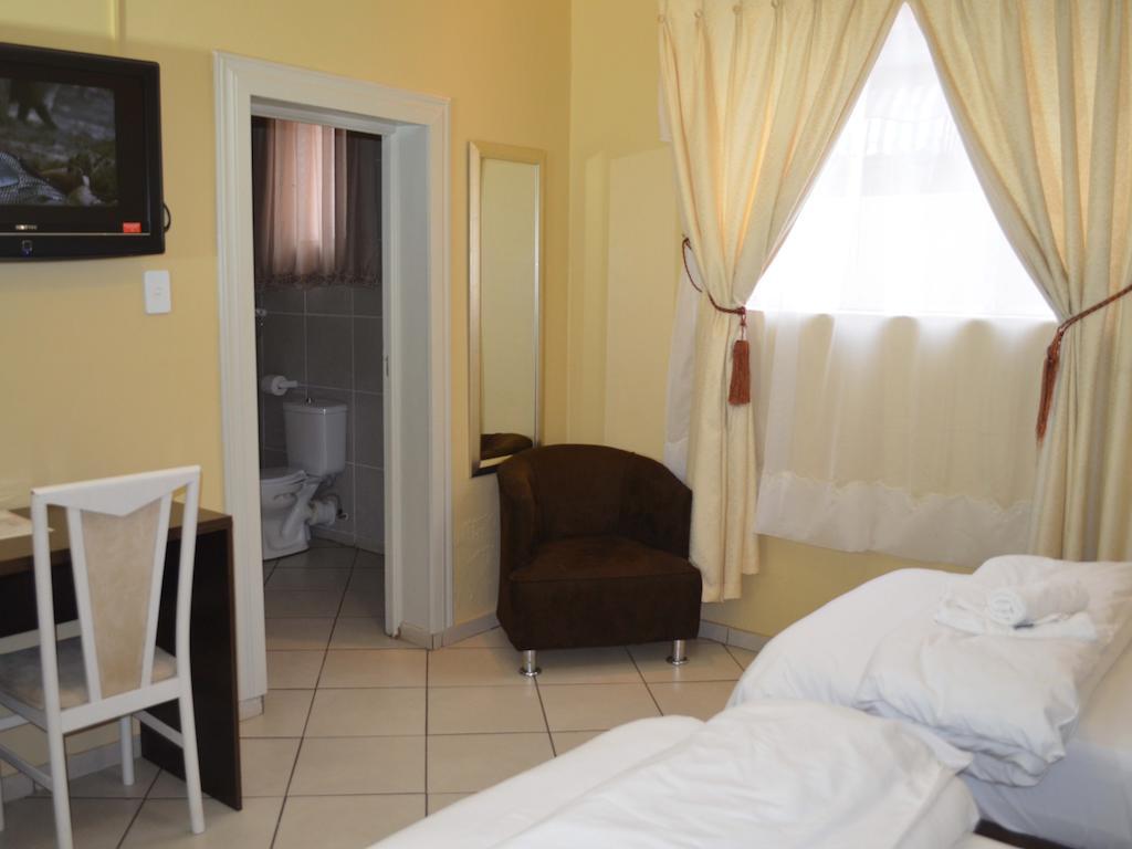 Henry George Guest House Претория Екстериор снимка