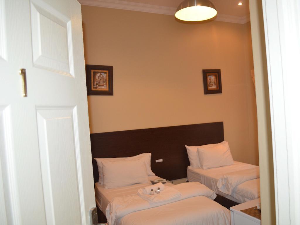 Henry George Guest House Претория Екстериор снимка