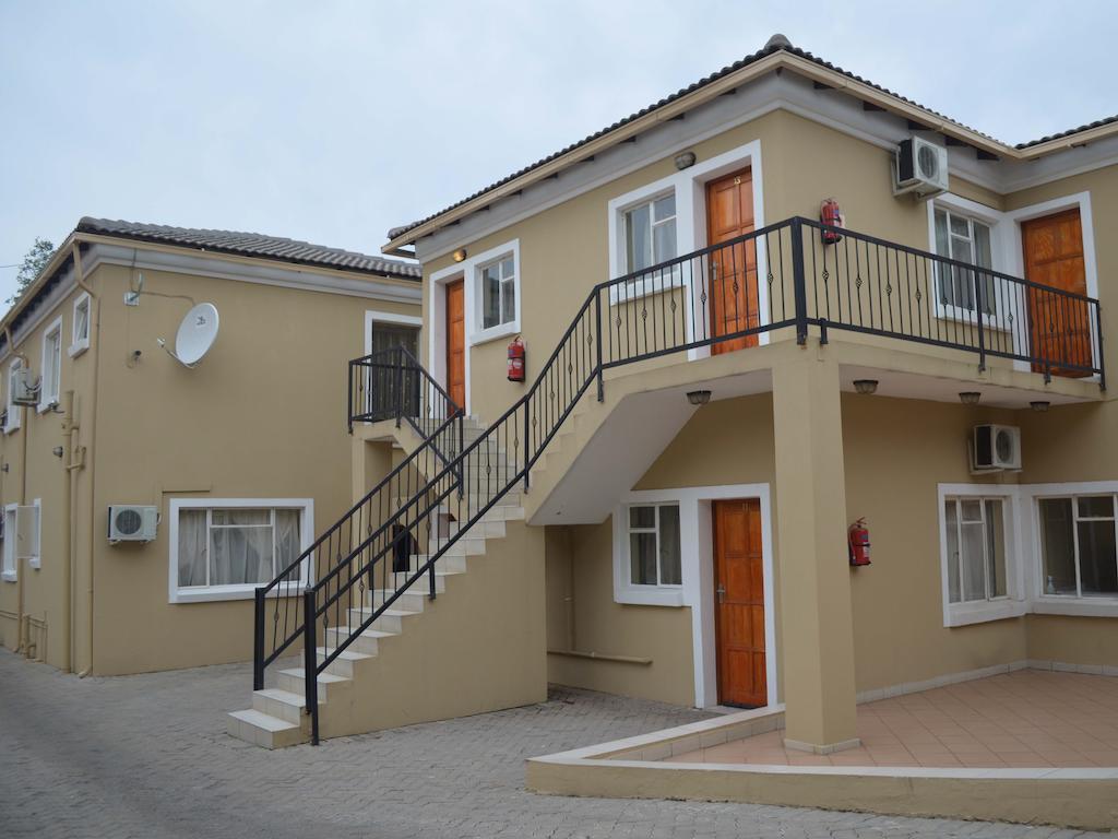 Henry George Guest House Претория Екстериор снимка