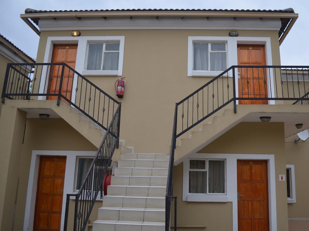 Henry George Guest House Претория Екстериор снимка